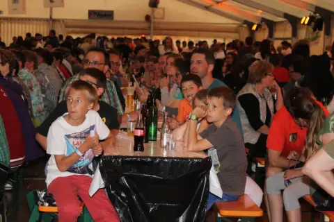 Oberwalliser Tambouren- und Pfeiferfest in Bürchen 2015, Samstag, Leute, Foto 20